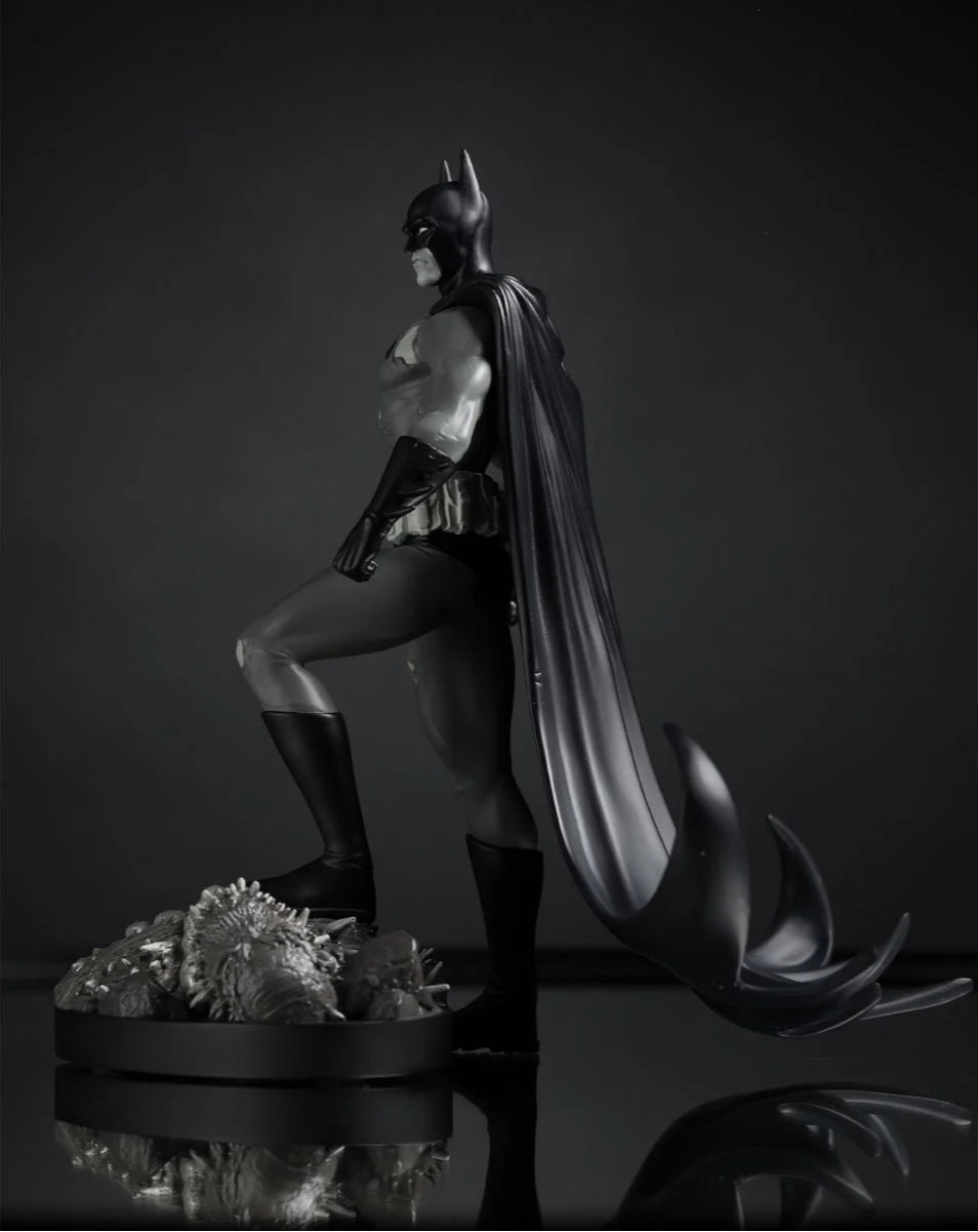 Batman by Bjorn Barends Batman Black and White 1:10 Scale Resin Statue