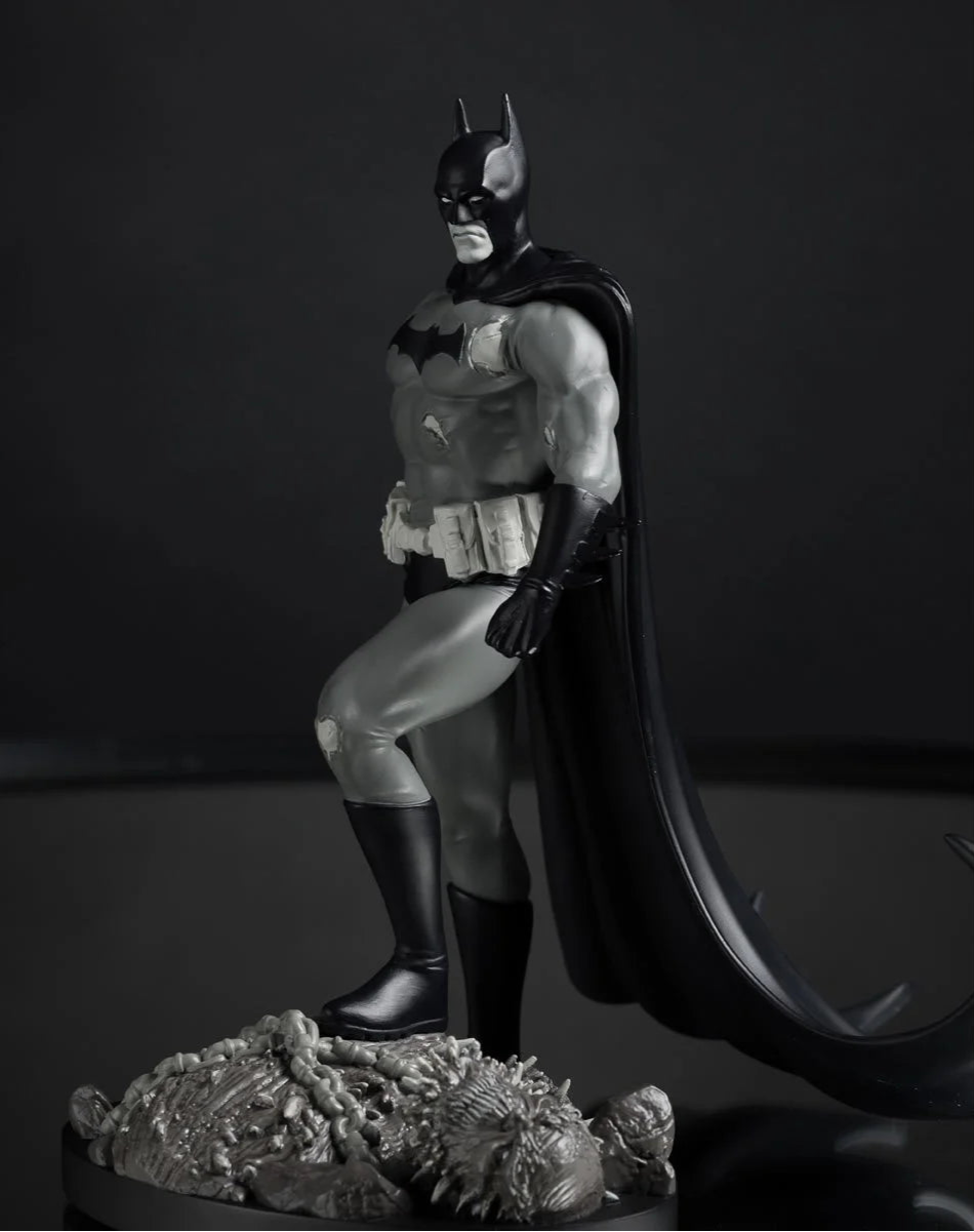 Batman by Bjorn Barends Batman Black and White 1:10 Scale Resin Statue