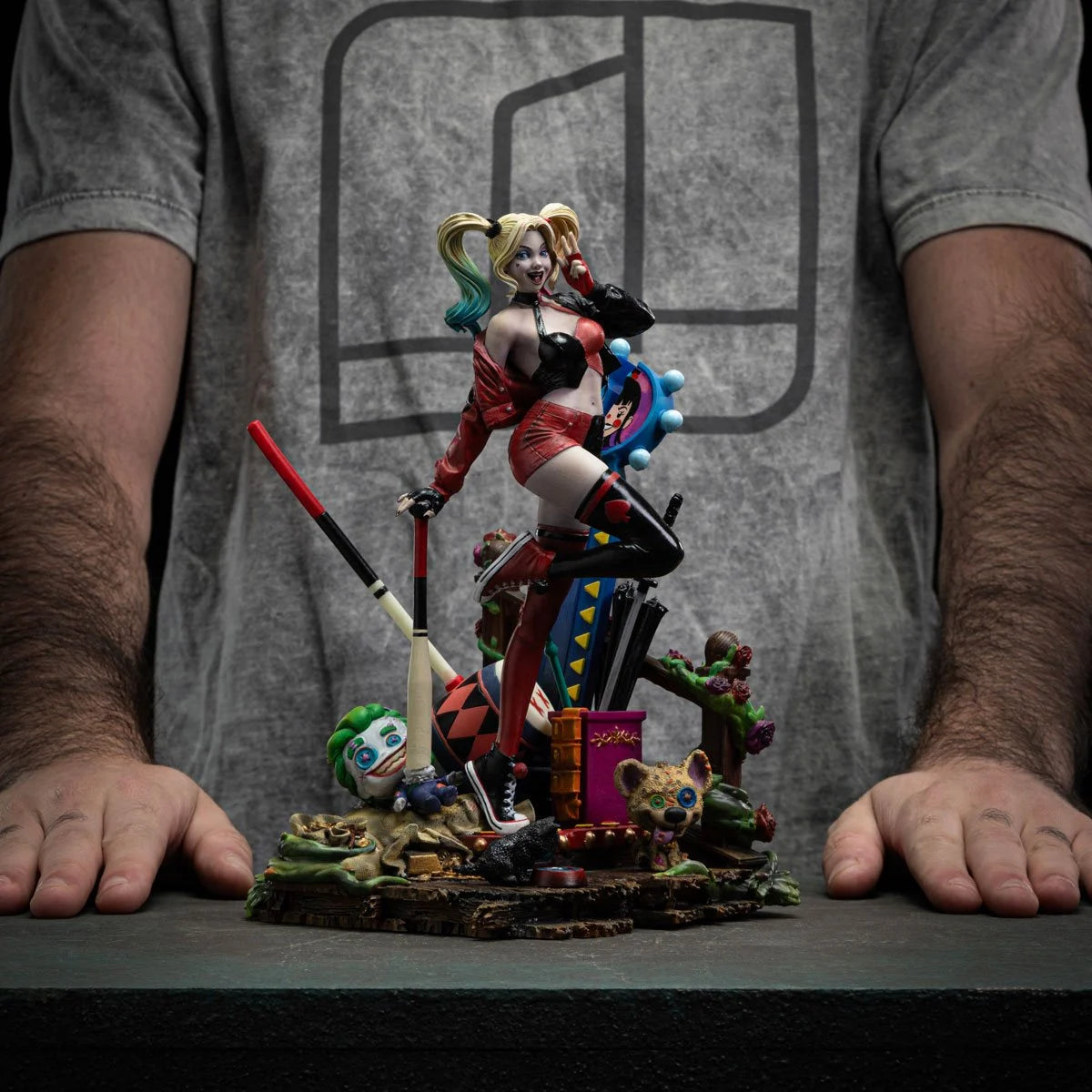 Harley Quinn Gotham City Sirens Deluxe Limited Edition 1:10 Art Scale Statue